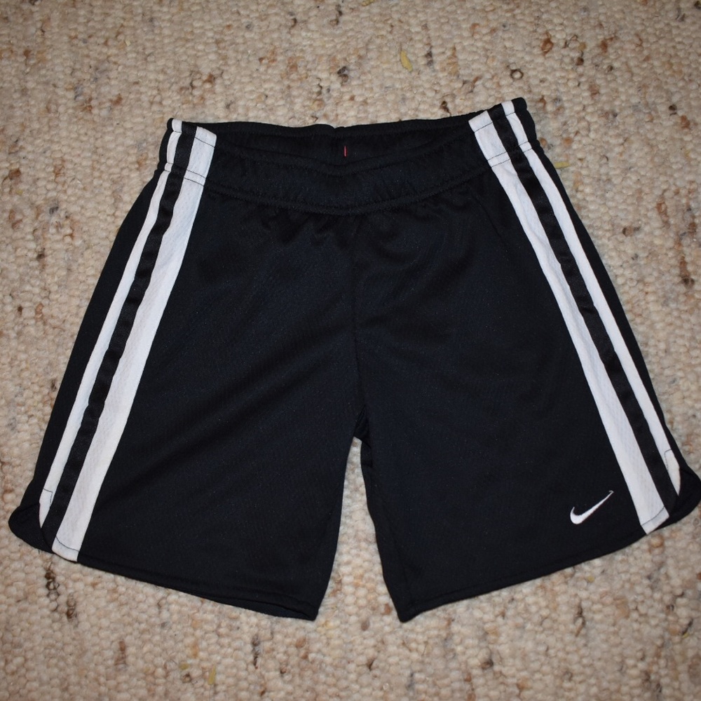☀️Nike Youth Shorts Size (S)